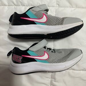 Nike Star Runner 3 SE Size 2Y good condition.